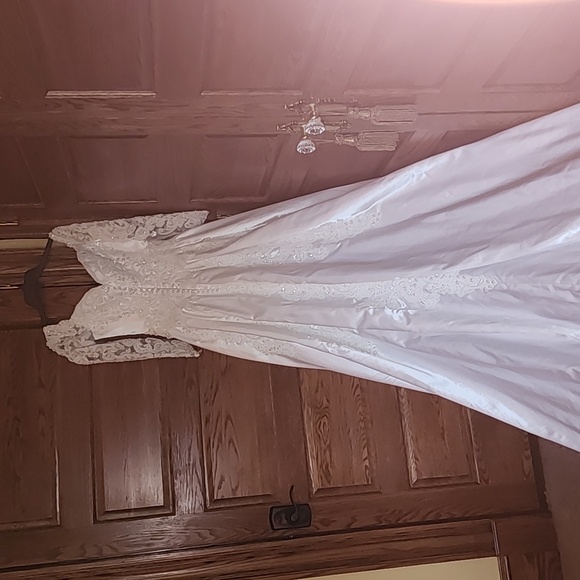 Vtg Victorian Wedding gown absolutely stunning with long train sold as is due to - Picture 6 of 13